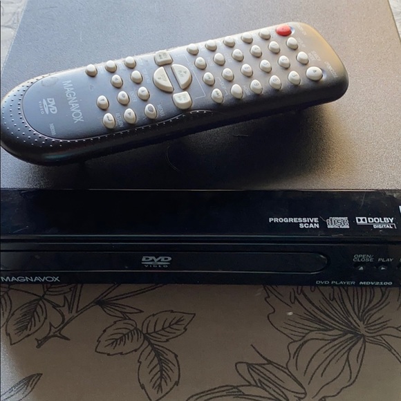 Magnavox DVD Player with remote - Picture 1 of 12